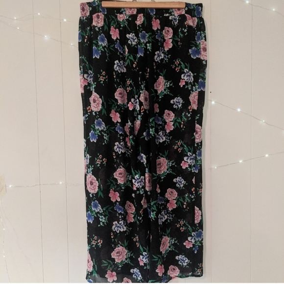 Torrid Floral Black Pull On Chiffon Pants 1x - Picture 5 of 7